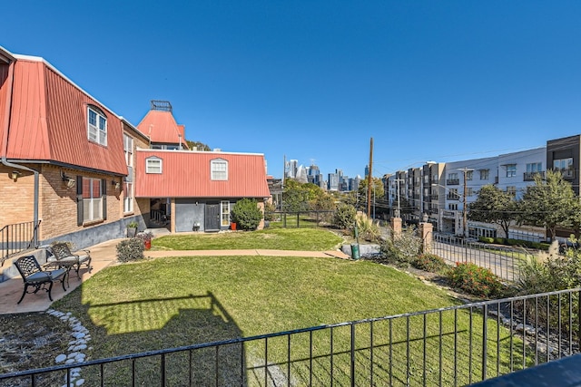 view of yard featuring a patio area