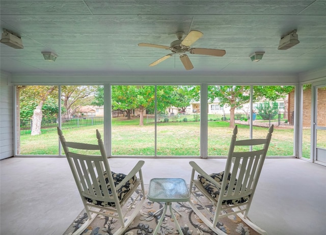 unfurnished sunroom with a wealth of natural light and ceiling fan