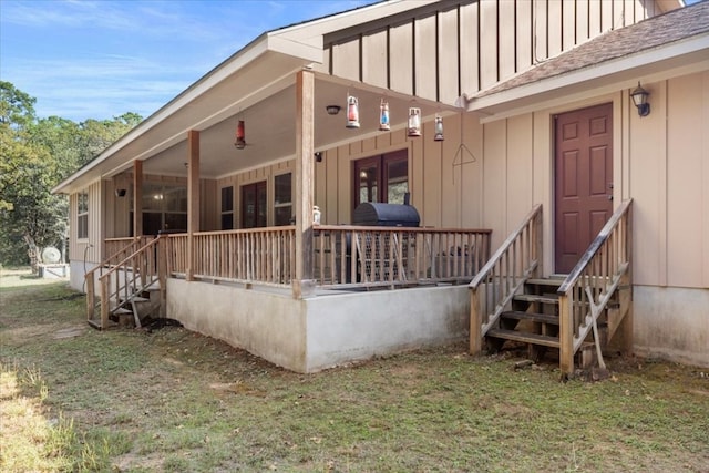 property entrance with a porch and a yard