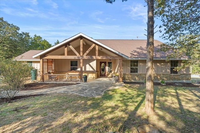 133 Blue Jack Oak Ln, Bastrop, TX 78602 - view of front facade featuring a porch, a front lawn, and stone siding