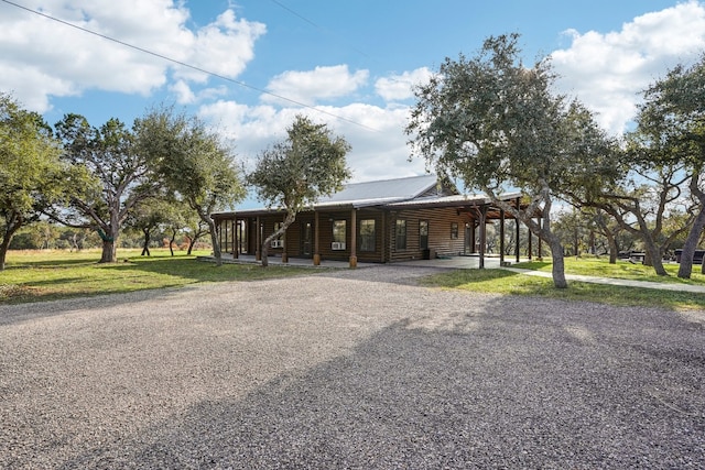 view of front facade with a front yard