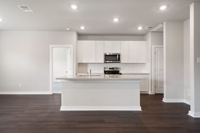 260 Lazy Lizzy Rd, Jarrell, TX 76537 - kitchen featuring stainless steel appliances, backsplash, a sink, dark wood-type flooring, and recessed lighting