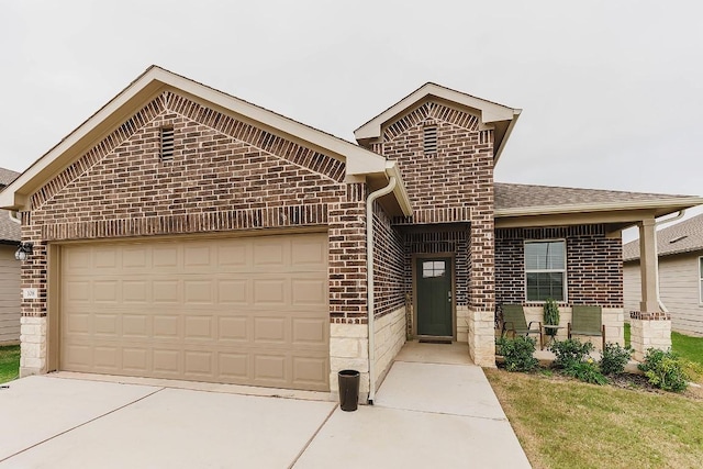 view of front property featuring a garage