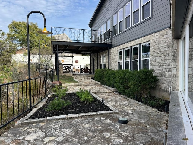 view of yard featuring a balcony