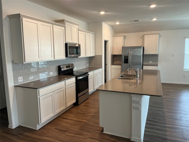 kitchen with an island with sink, stainless steel appliances, dark hardwood / wood-style floors, and sink