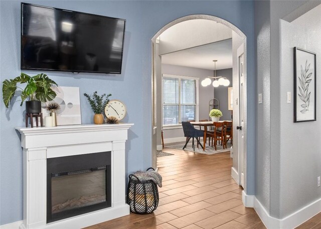 living room featuring an inviting chandelier