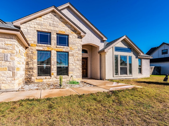 exterior space featuring a front yard