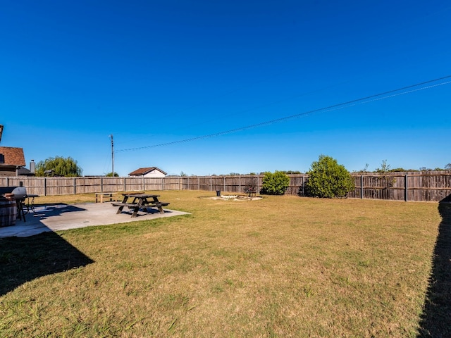 view of yard with a patio area