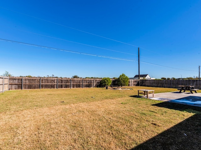 view of yard with a patio