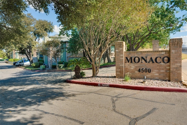 view of community / neighborhood sign