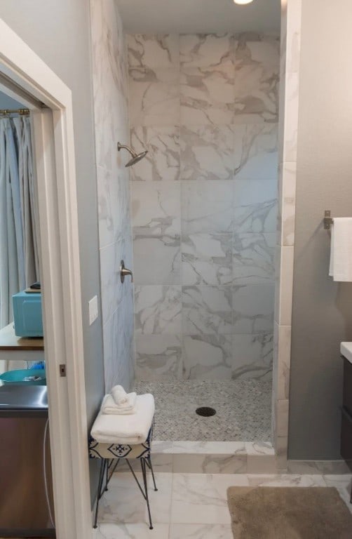 bathroom featuring a shower with curtain