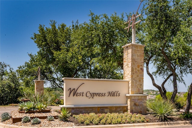 view of community / neighborhood sign