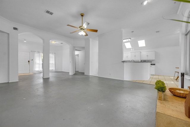 garage featuring ceiling fan