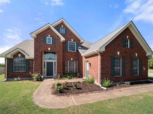 front of property with a front lawn