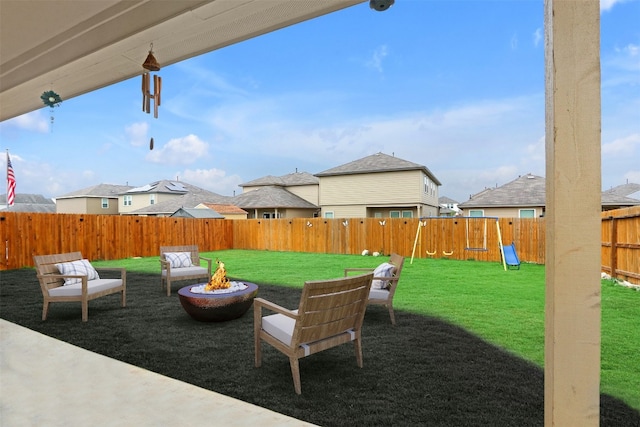 view of yard featuring a fire pit