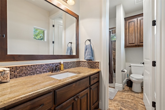 bathroom with baseboards, decorative backsplash, a shower with shower curtain, toilet, and vanity