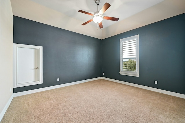 carpeted empty room featuring ceiling fan