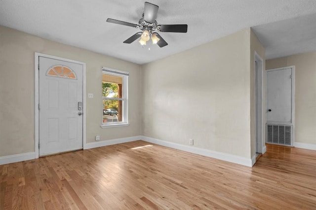 entryway featuring light wood-style floors, visible vents, baseboards, and ceiling fan
