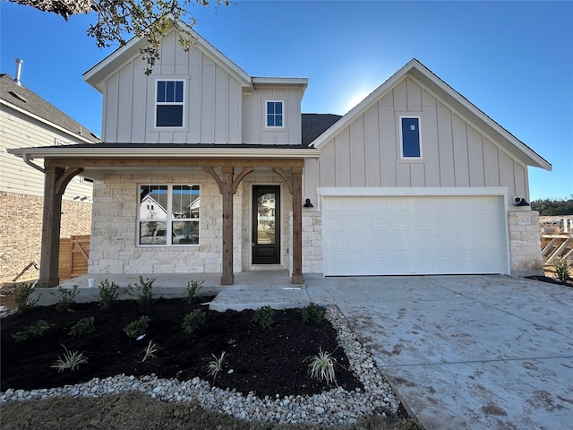 view of front facade featuring covered porch and a garage