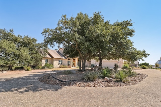 view of front facade with a garage