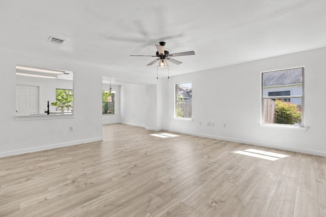 unfurnished room featuring light hardwood / wood-style floors and ceiling fan