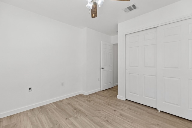 unfurnished bedroom featuring light wood-type flooring, a closet, and ceiling fan