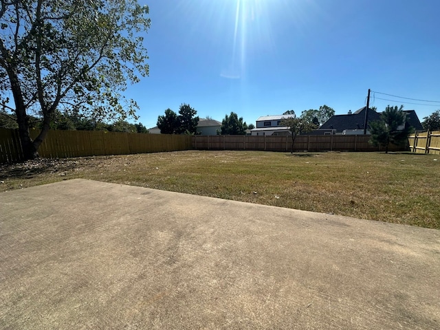 view of yard with a patio area