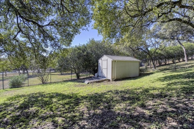 view of yard featuring an outdoor structure, fence, and a storage unit