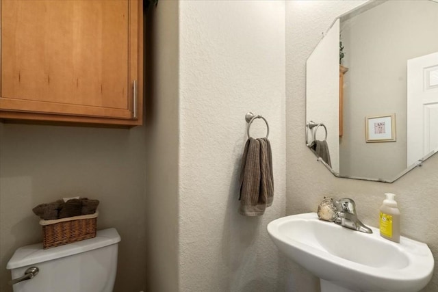 bathroom featuring a sink and toilet