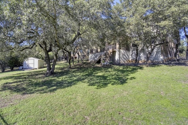 view of yard featuring an outbuilding and a storage shed