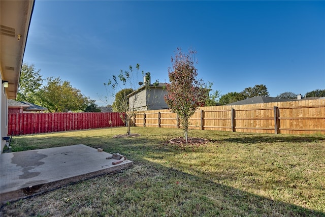 view of yard with a patio