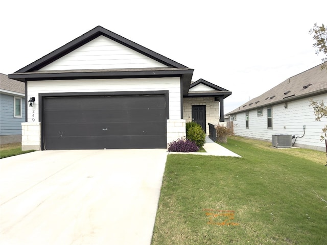 view of front of house featuring a front lawn, a garage, and cooling unit