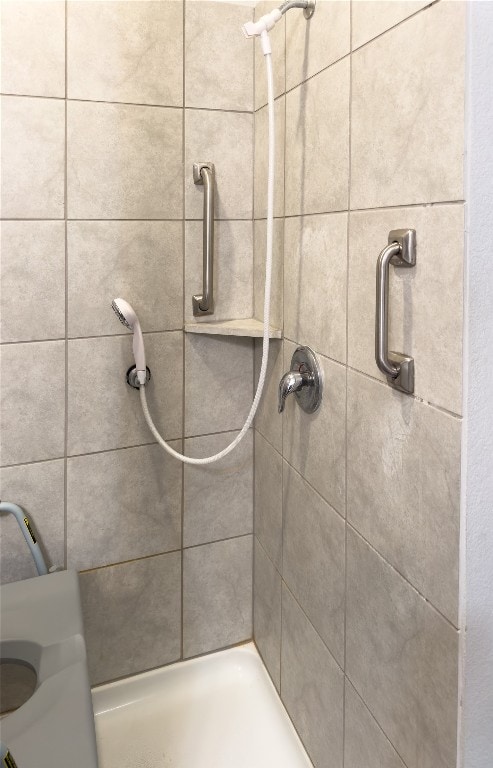 bathroom with a tile shower