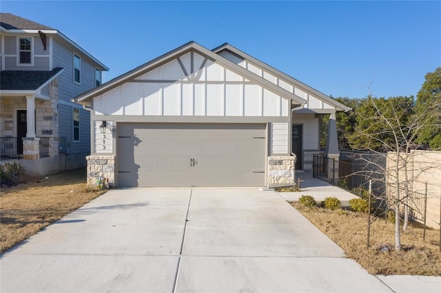 view of front facade featuring a garage