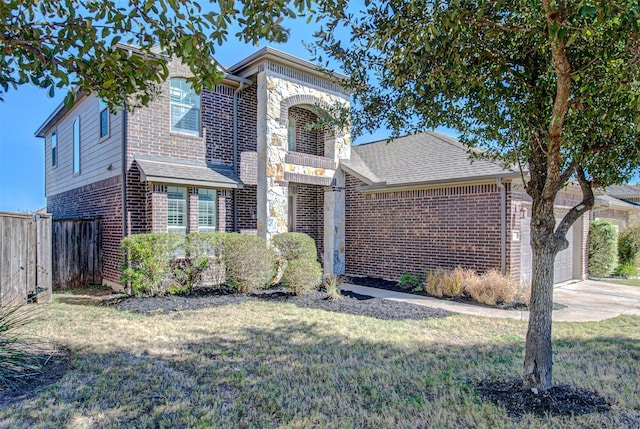 view of front of house featuring a front yard