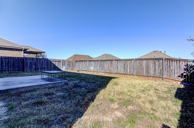 view of yard featuring a patio area