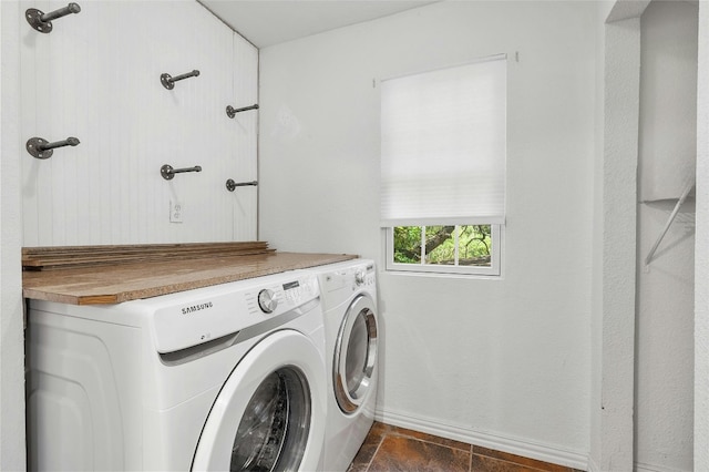 washroom featuring washing machine and clothes dryer