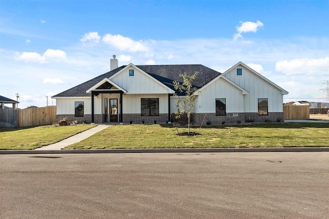 modern inspired farmhouse featuring a front yard