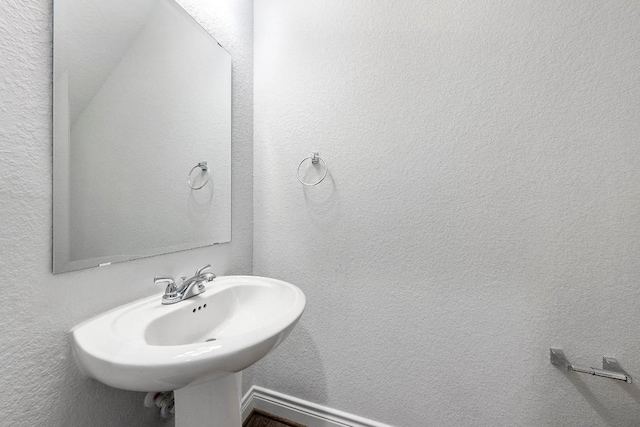 bathroom featuring sink