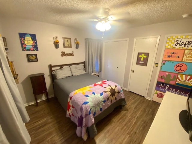 bedroom featuring ceiling fan, dark hardwood / wood-style floors, and a textured ceiling