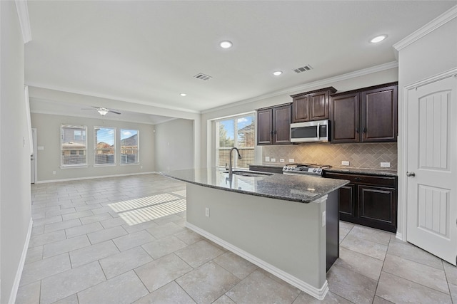 kitchen featuring sink, an island with sink, plenty of natural light, and appliances with stainless steel finishes