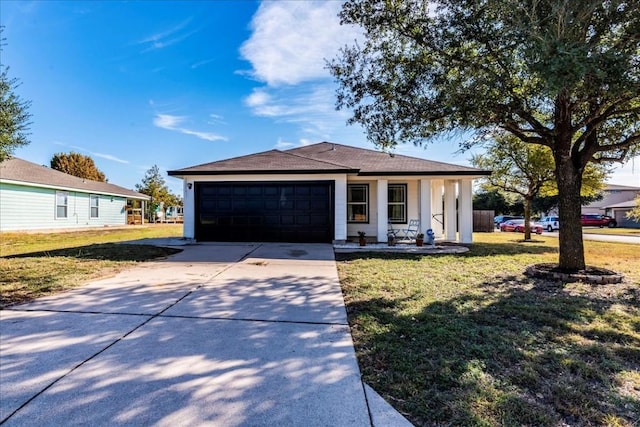 view of front facade featuring a front yard, a garage, and covered porch