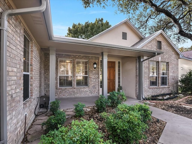 view of front of property featuring a porch