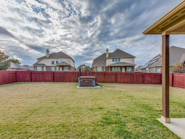 view of yard featuring a hot tub