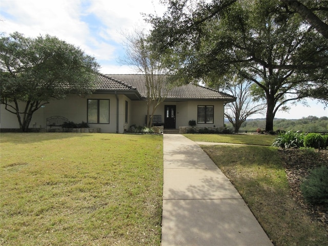 view of front facade featuring a front yard