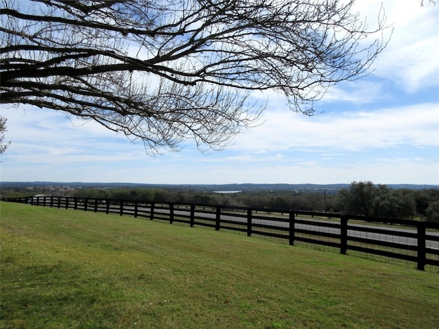 view of yard featuring a rural view