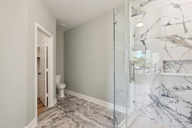 109 Creekside Dr, Bastrop, TX 78602 - full bath featuring a marble finish shower, toilet, marble finish floors, and baseboards