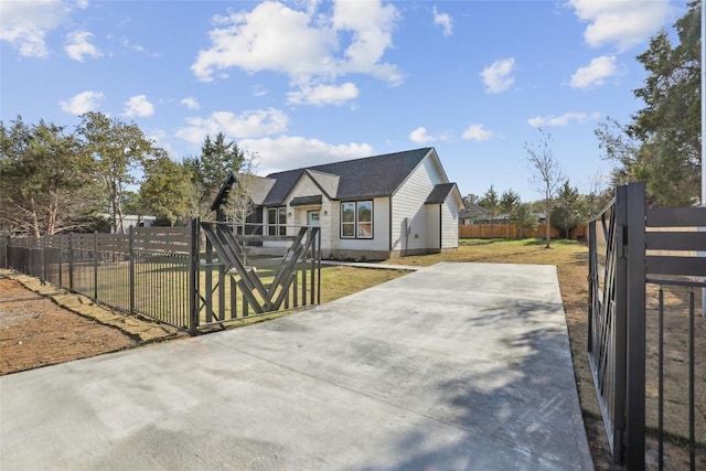 view of front of house with a front lawn