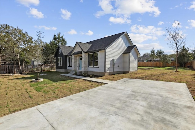 view of front of property with a patio and a front yard