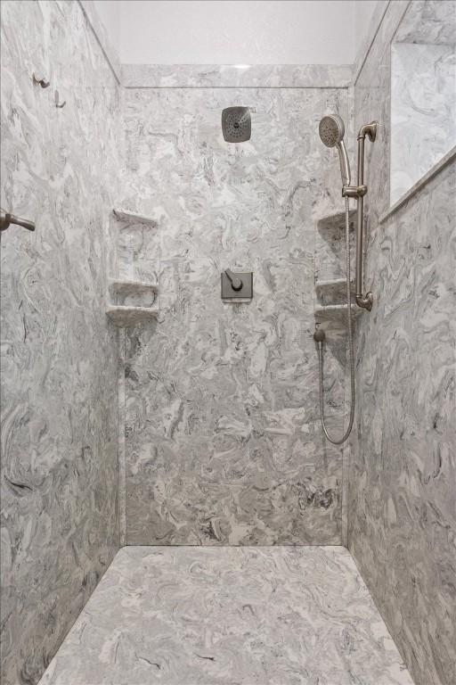 bathroom featuring tiled shower